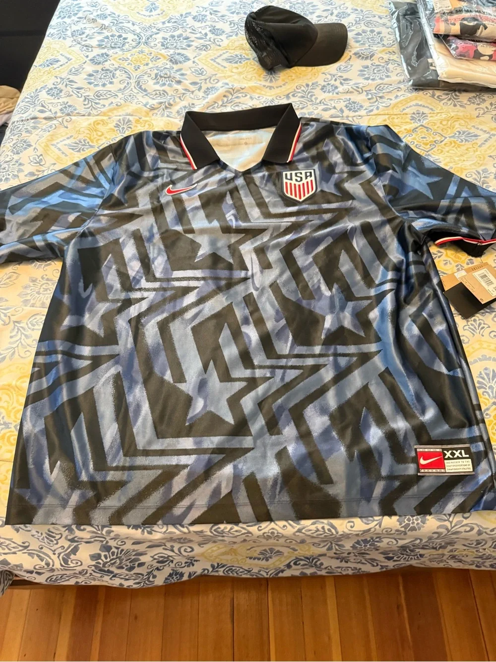 Nike USA Mens Black & Blue Graphic Soccer Jersey